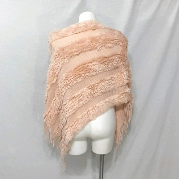 Marc New York Fuzzy Fringed Knit Cape Poncho Wrap S/M Cozy Chic Travel Layer - Picture 7 of 8